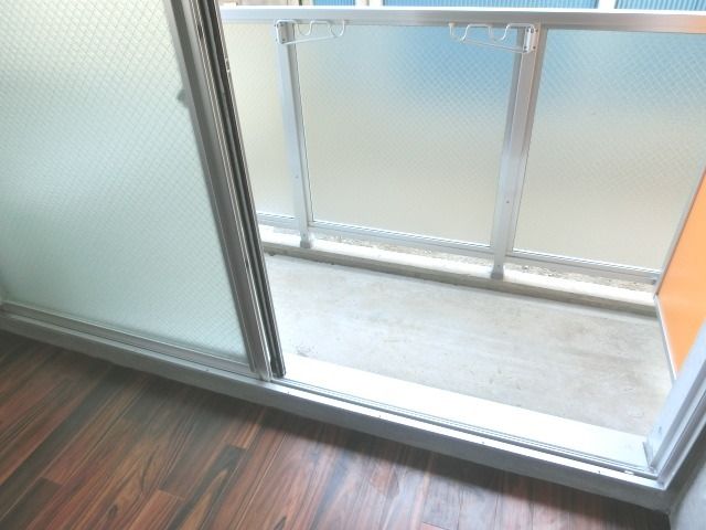 バルコニー　広々バルコニー