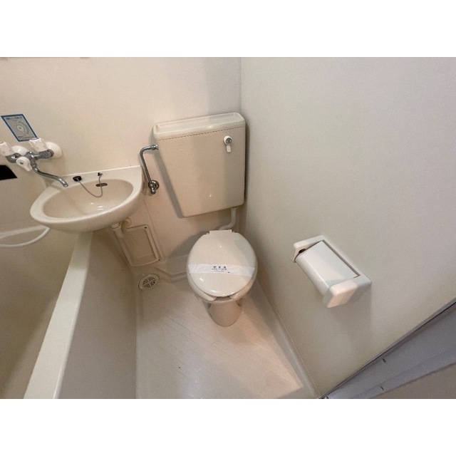 トイレ　落ち着いた色調のトイレです