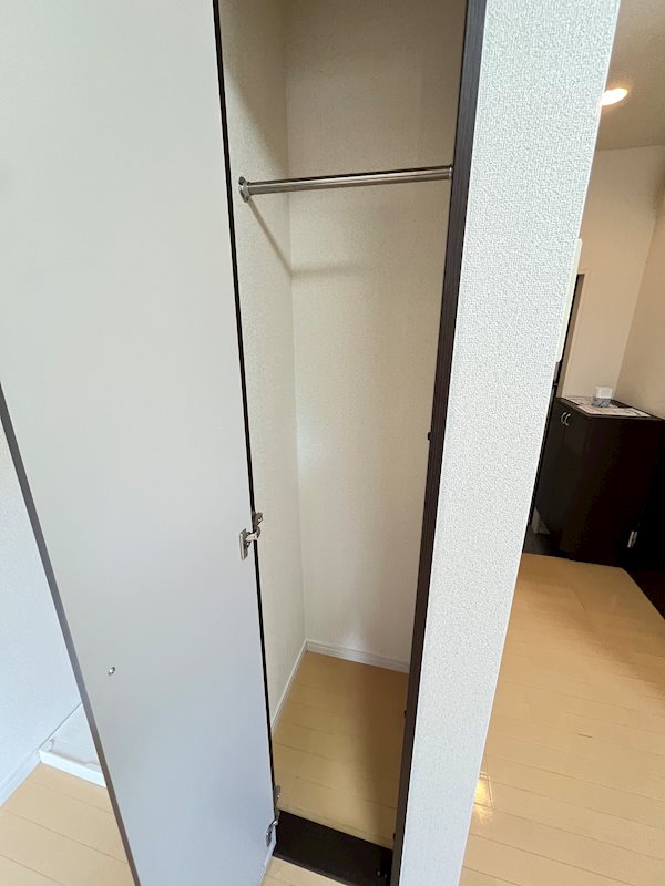 収納　※別号室の写真です。反転タイプ。