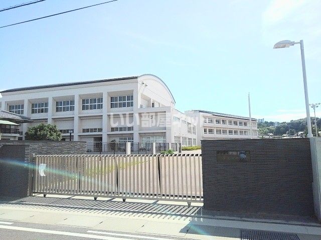 中学校　多度津町立多度津中学校（中学校）まで1493m