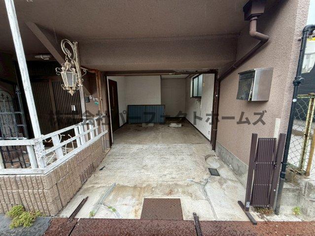 駐車場　駐車場に車を止められます