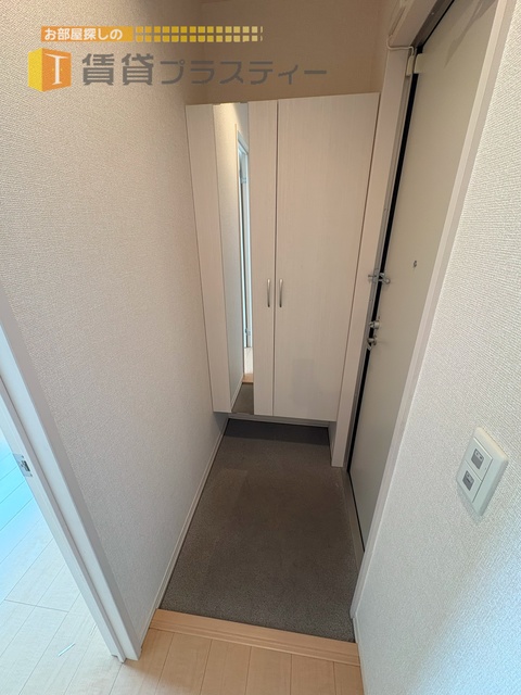 玄関　姿見付きで身だしなみ安心