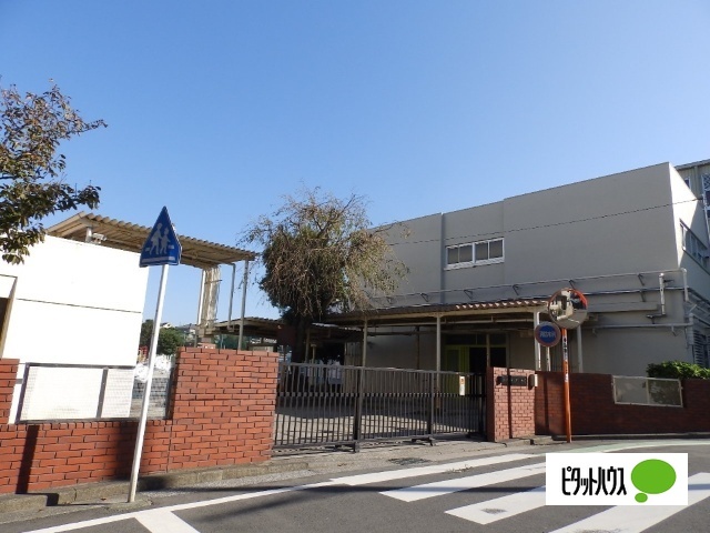 小学校　横浜市立藤の木小学校（小学校）まで587m