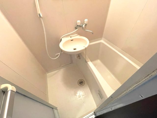 洗面設備　イメージとして同マンション他部屋を表示しています