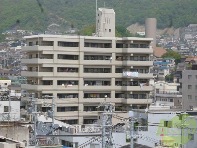 建物外観　存在感のある外観は落ちついた色合いで、堂々としていますね。