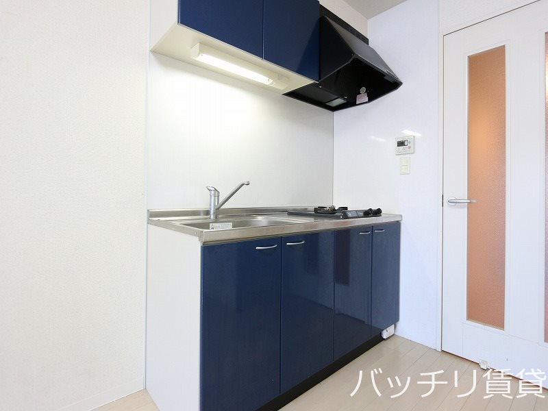 キッチン　別号室の画像。現況を優先します。
