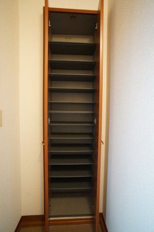 玄関　玄関にはシューズBOXを設置♪