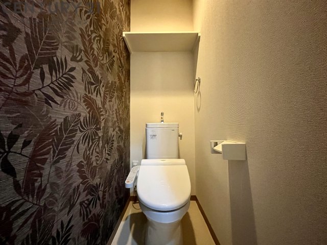 トイレ　温水洗浄便座付きのトイレです♪