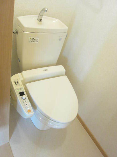 トイレ　温水洗浄便座