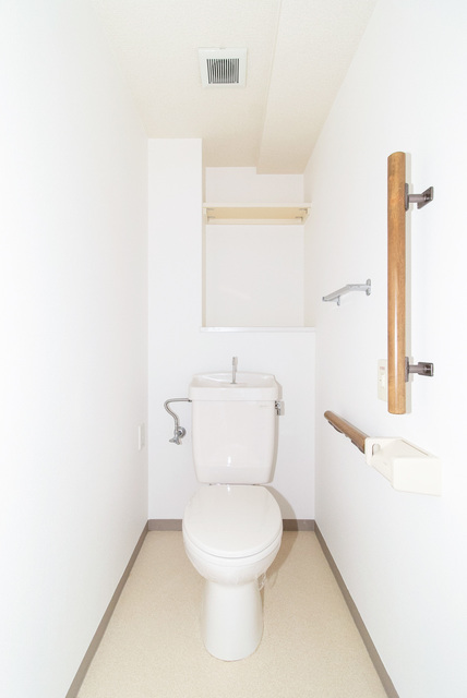 URHAT神戸・脇の浜のトイレ写真