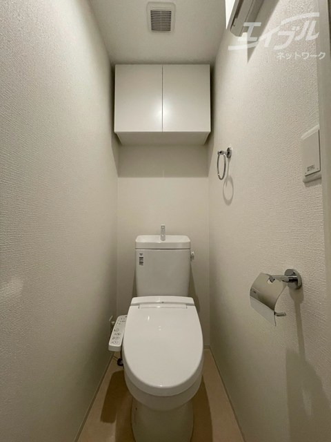 トイレ　洗浄付きトイレになります。