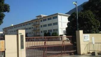 中学校　柳西中学校（中学校）まで550m