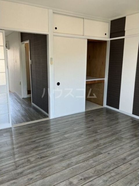 ウインズ庄内の居間写真