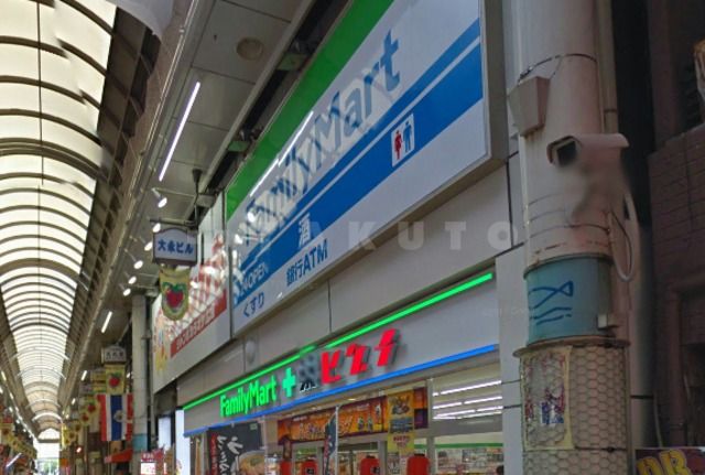 コンビニ　ファミリーマート（コンビニ）まで651m