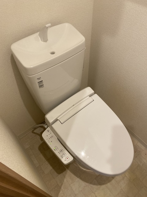トイレ　もちろんシャワートイレ完備