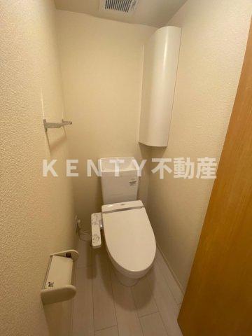 トイレ　落ち着いた色調のトイレです