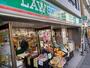 コンビニ　ローソンストア100 世田谷代田四丁目店（コンビニ）まで104m
