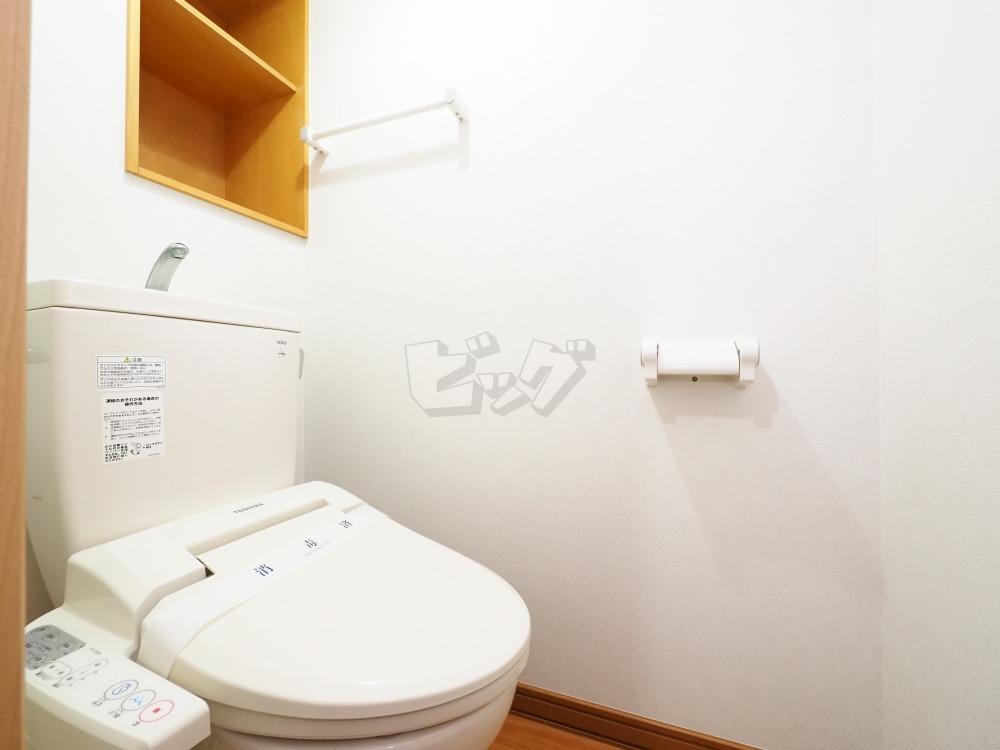トイレ　嬉しいウォシュレット付きのトイレ！便座温かいですよ♪