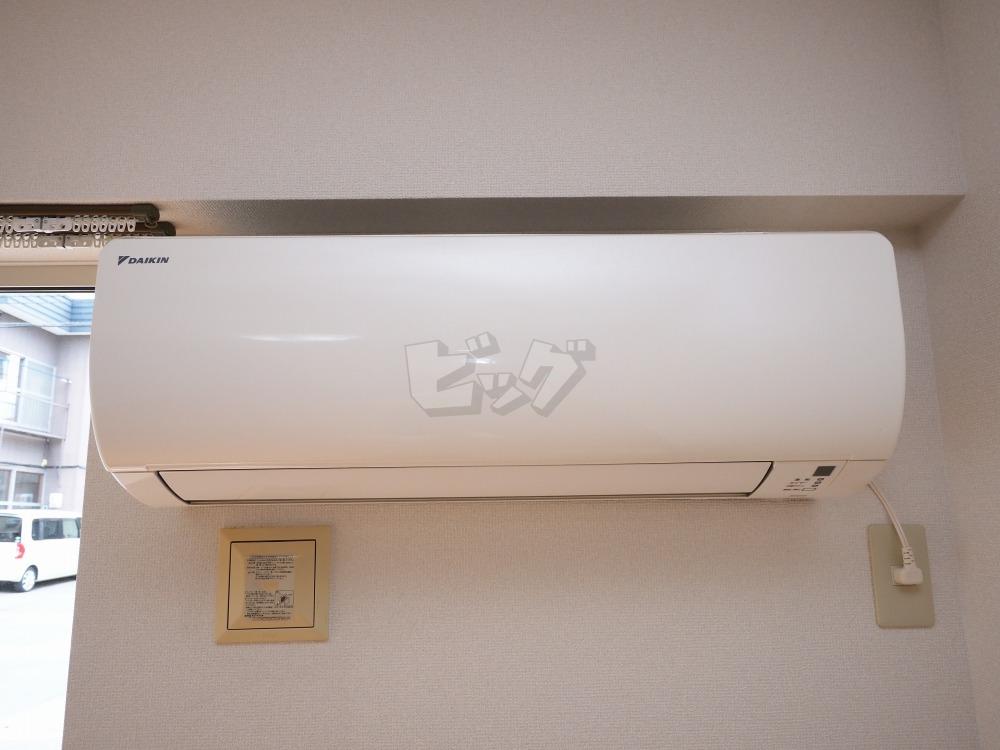 その他設備　夏もカラッと快適なエアコン付き♪