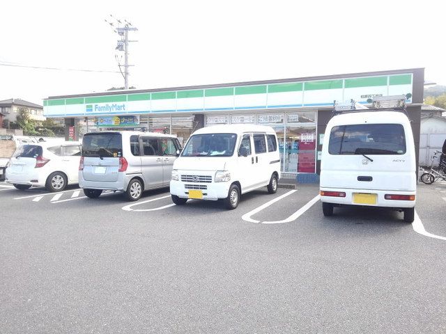 コンビニ　ファミリーマート柏原4丁目店（コンビニ）まで210m