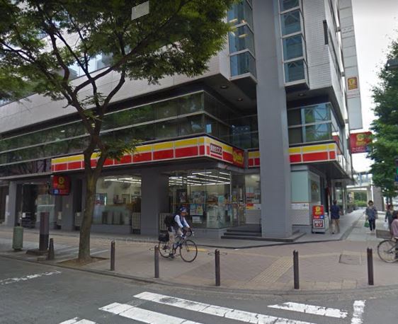 コンビニ　デイリーヤマザキ 横浜アリーナ前店（コンビニ）まで898m
