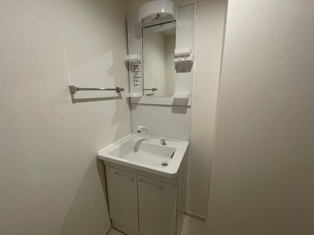 洗面設備　独立洗面台です