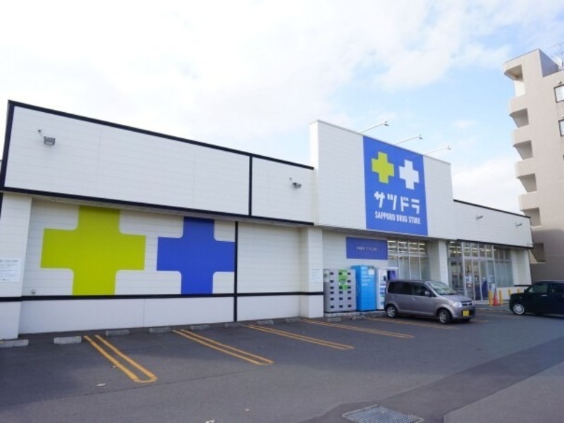 ドラックストア　サツドラ北19条店（ドラッグストア）まで372m