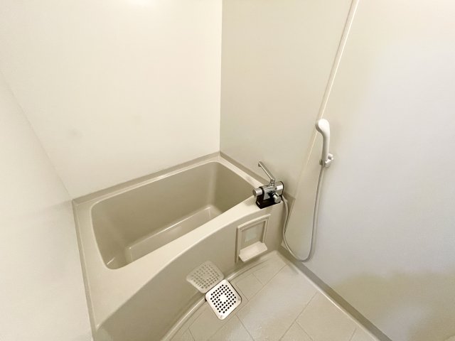 バス・シャワールーム　※別部屋の反転した間取りです。参考用。