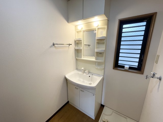 洗面設備　※別部屋の反転した間取りです。参考用。