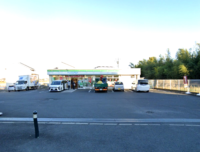 コンビニ　ファミリーマート 平塚真田店（コンビニ）まで708m