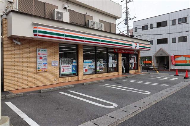 コンビニ　セブンイレブン（コンビニ）まで264m