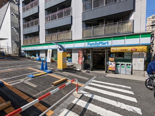 コンビニ　ファミリーマート 牛込柳町駅前店（コンビニ）まで389m