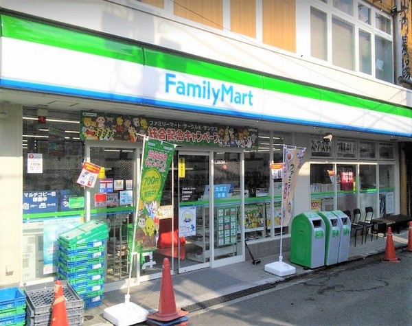 コンビニ　ファミリーマート平間駅前店（コンビニ）まで287m