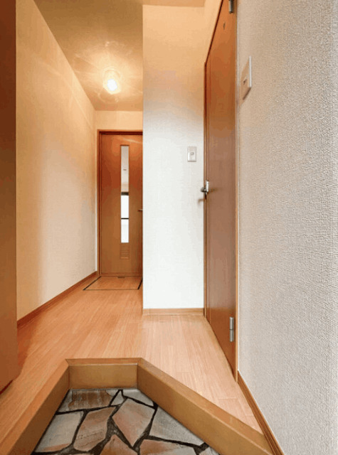 玄関　他居室の写真のため参考まで