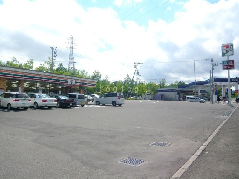 コンビニ　セブンイレブン札幌藤野3条11丁目店（コンビニ）まで745m