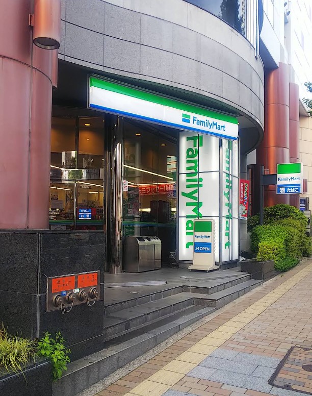 コンビニ　ファミリーマート新神戸駅前店（コンビニ）まで202m