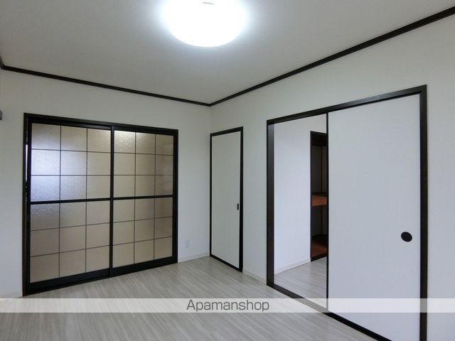 東海道新幹線 掛川駅 徒歩17分 2階建 築41年の居間写真