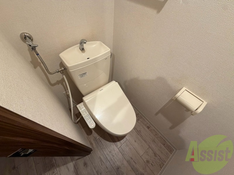 トイレ　ウォシュレット機能がついたトイレです。安心して使用できます。