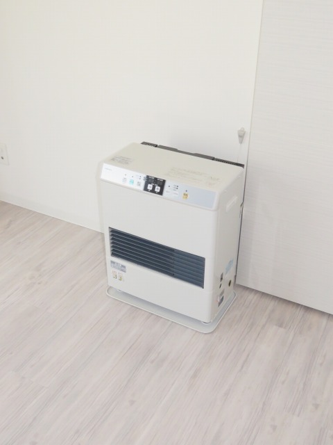 その他設備　経済的な灯油FF暖房です！