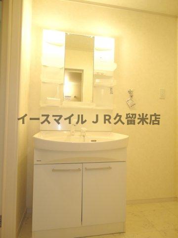 洗面設備　独立洗面化粧台が付いています