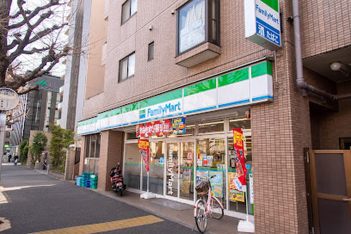 コンビニ　ファミリーマート　杉並成田東5丁目店（コンビニ）まで447m