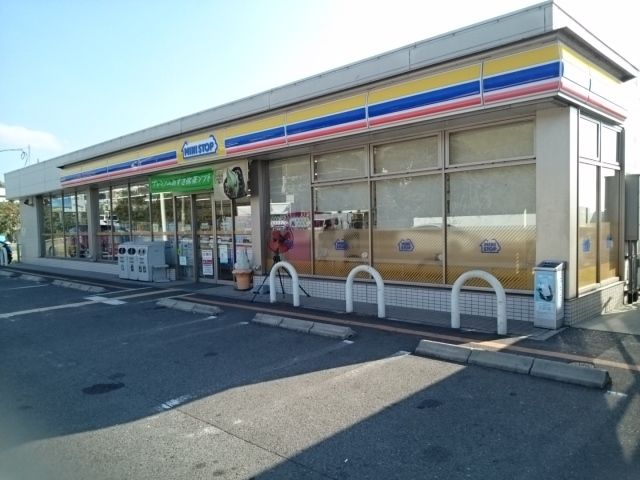 コンビニ　ミニストップ様（コンビニ）まで750m