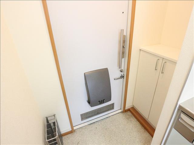 玄関　鍵はダブルロックです