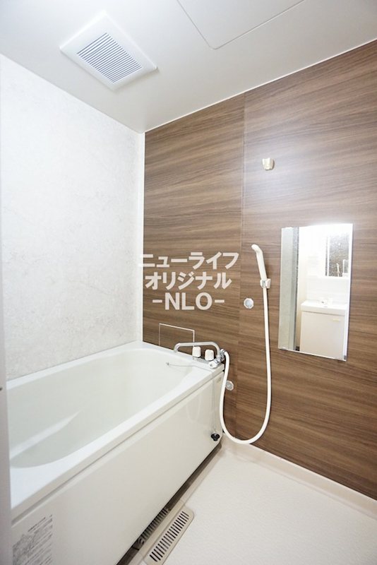 バス・シャワールーム　繰り返し沸かし直しができる追い焚き給湯付き☆