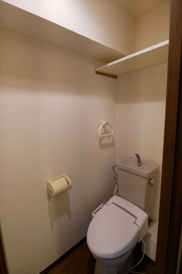 東京メトロ東西線 西葛西駅 徒歩13分 4階建 築30年のトイレ写真