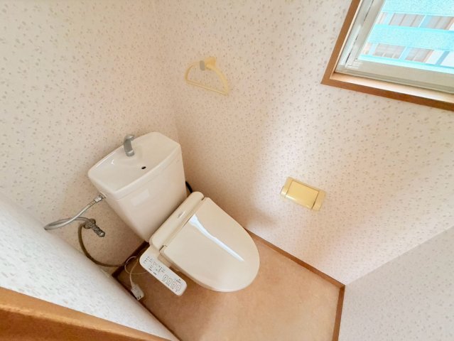 久出ケ谷町戸建のトイレ写真