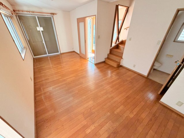 久出ケ谷町戸建の居間写真
