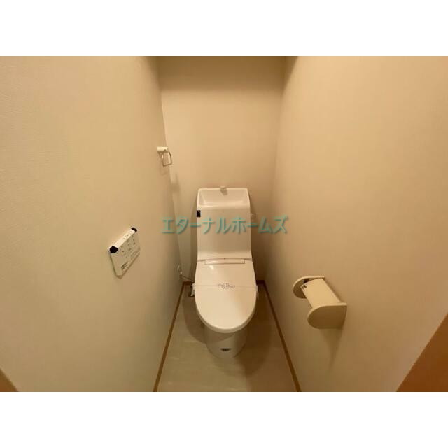 ＪＲ総武線 四ツ谷駅 徒歩10分 3階建 築14年のトイレ写真