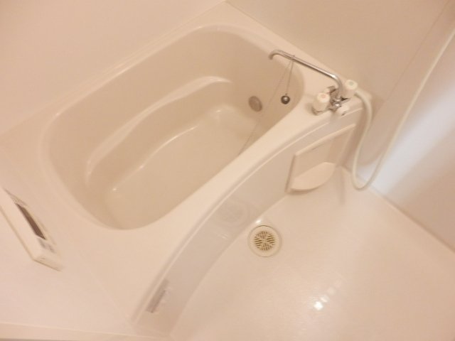 バス・シャワールーム　広々浴槽でゆっくり疲れを癒して下さい。