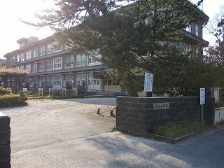 小学校　鳥取市立久松小学校（小学校）まで900m